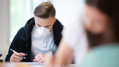Studie: Corona-Krise belastet Schulkinder in Deutschland stark