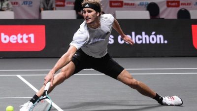 Tennis-Ass Zverev kämpft sich in Köln ins Halbfinale