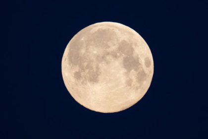Forscher finden neue Hinweise auf Wasser auf dem Mond