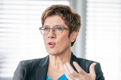 Kramp-Karrenbauer mahnt Nachfolge-Kandidaten zu Fairness