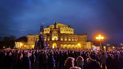 Querdenker in Dresden: Es wird „eine Gefühlspsychowelle angeschoben, der man sich kaum entziehen kann“