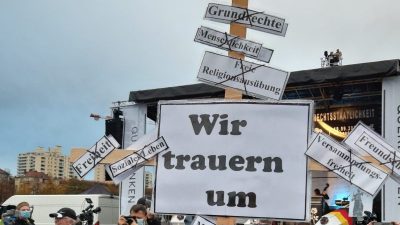 Wegen zu hoher Teilnehmerzahl: Münchner Querdenken-Demo wird kurzerhand zum Gottesdienst erklärt