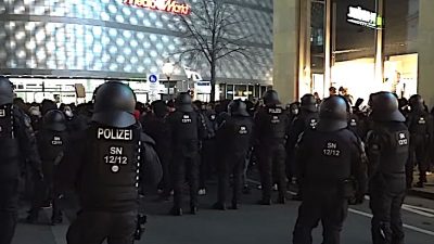 Leipzig: Gewaltbereite Gruppen gegen Polizei – „Querdenker“ nicht präsent