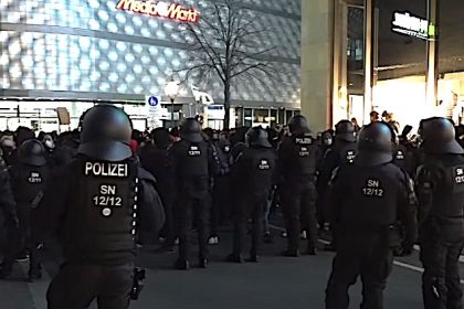 Leipzig: Gewaltbereite Gruppen gegen Polizei – “Querdenker” nicht präsent