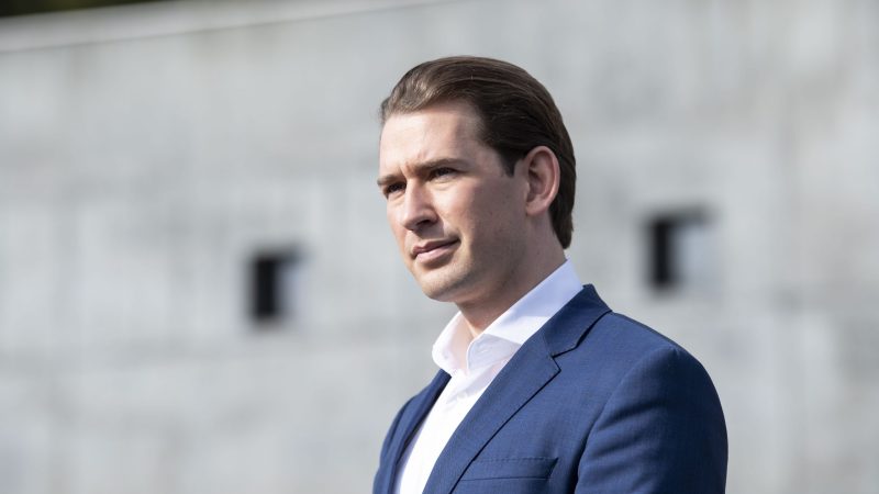 Testpflicht: Kurz verteidigt Öffnung von Geschäften und Schulen in Österreich