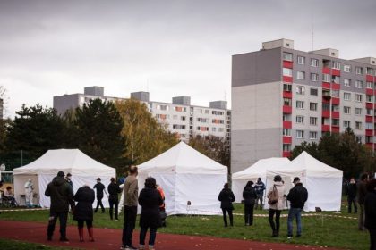 Immer mehr Länder Europas verhängen neuen Corona-Lockdown – Slowakei testet alle 4,5 Millionen Einwohner