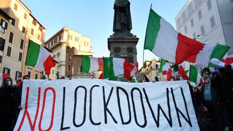 Italien: Zusammenstößte mit Polizei bei Protesten gegen Corona-Maßnahmen – Regierung erwägt Lockdown für einige Städte