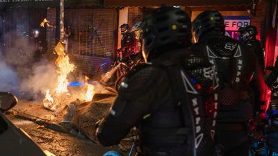 Demonstrationen in den USA: Brände, Zusammenstöße mit Polizei in New York – Nationalgarde in Portland