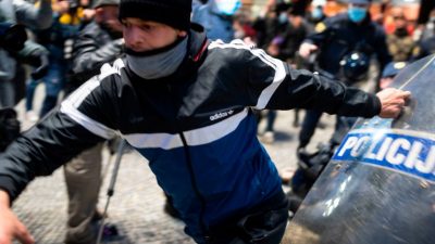 Schwere Ausschreitungen bei Corona-Protest in Slowenien – Hooliganszene involviert