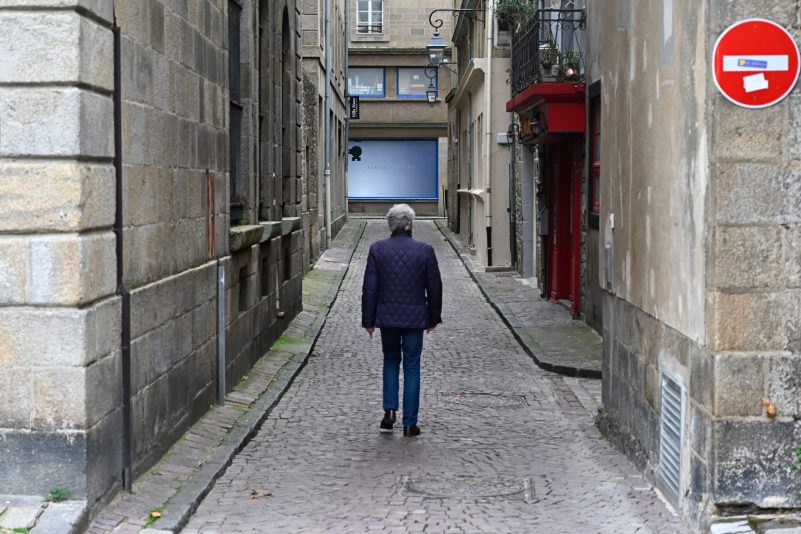 Frankreich: Wer außer Haus will, muss sich ein Attest ausstellen