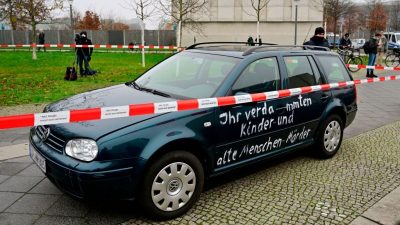 54-Jähriger fährt an das Tor vom Bundeskanzleramt – Polizei nahm den Fahrer fest