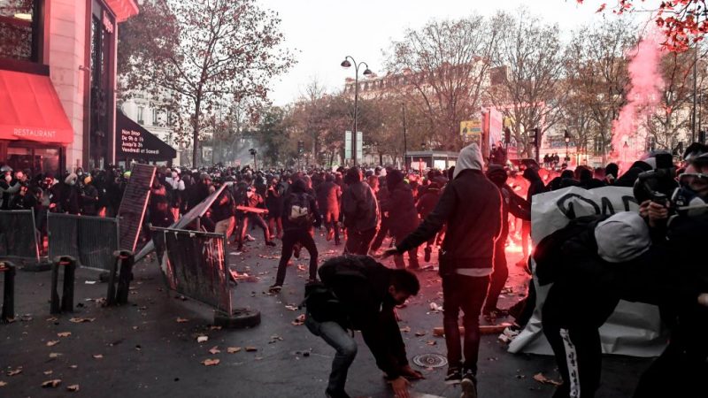 Frankreich: Linksextreme greifen Polizei bei Protesten gegen Polizeigewalt an