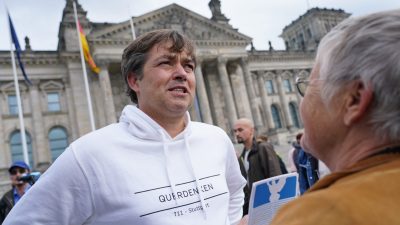 „Querdenken“ weist Vorwürfe des Antisemitismus und der Radikalisierung zurück