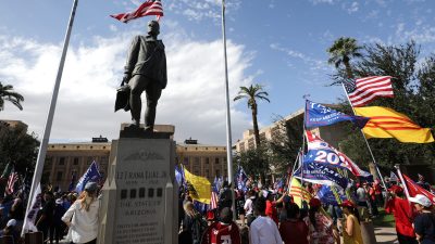 Arizona: Republikaner klagen auf Aufzählung per Hand in Wahlbezirken – statt in „Wahlzentren“