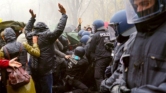 Demo in Berlin: Polizei greift hart durch – Wasserwerfer, Pfefferspray und Schlagstöcke im Einsatz