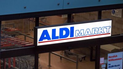 Foodwatch verklagt Aldi wegen „Kundentäuschung“ beim Thema Kükentöten