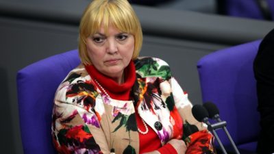 Claudia Roth verurteilt „virtuellen Galgen“ für Bundestagspolitiker