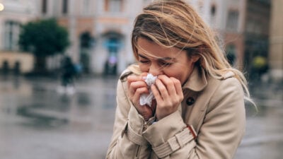 „Schnupfen-Quarantäne“ kann zu Einbußen in Milliarden-Höhe führen