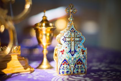 Unbekannte stehlen Gegenstände im Wert von 15.000 Euro aus hessischer Kirche