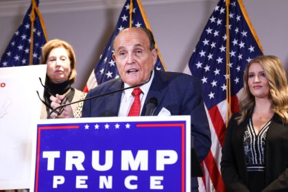 Trumps Anwältin Jenna Ellis: Habe “hunderte Bedrohungen” erhalten
