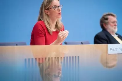 Ethikrat-Vorsitzende sieht moralische Pflicht zur Corona-Impfung: &#8222;Jede Dosis muss in einen Arm&#8220;