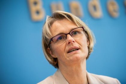 Bundesbildungsministerin kündigt bundesweite Schüler-Lernstandtests an