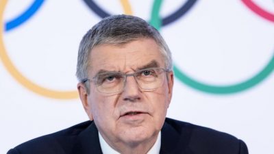 IOC-Chef Bach: Erste Impfwelle nicht für Olympioniken