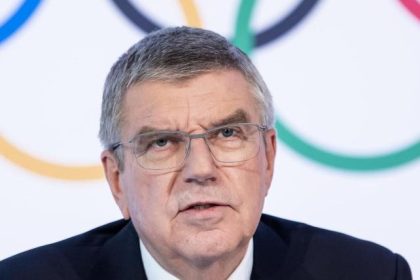 IOC-Chef Bach: Erste Impfwelle nicht für Olympioniken