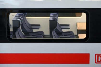 Mit Steuergeld: Bund bezahlt Mitarbeitern zweiten Sitzplatz in Bahn und Flugzeug