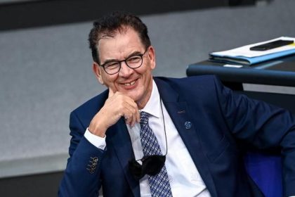 Entwicklungsminister Müller will Amazon und Google an Impfallianz beteiligen