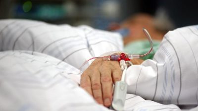 90-Jährige in Belgien nach Infektion mit zwei Coronavirus-Varianten gestorben