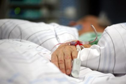 90-Jährige in Belgien nach Infektion mit zwei Coronavirus-Varianten gestorben