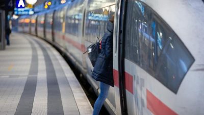 Deutsche Bahn rechnet für Dienstag wieder mit normalem Zugbetrieb