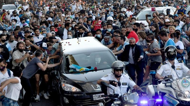 Letztes Hurra für den «Goldjungen»: Maradona beigesetzt