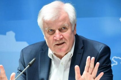 Seehofer will sich derzeit nicht mit AstraZeneca impfen lassen
