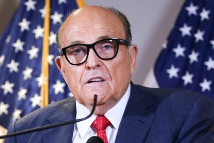 Demokratischer Abgeordneter reicht Klage gegen Trump und Giuliani ein