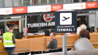 Flüge aus London an Flughäfen gestoppt – Notübernachtungen am Airport