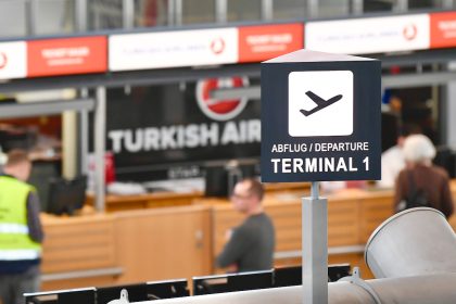 Flüge aus London an Flughäfen gestoppt – Notübernachtungen am Airport