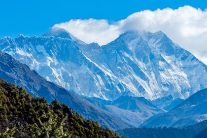 Mount Everest ist 86 Zentimeter höher als bisher offiziell angegeben