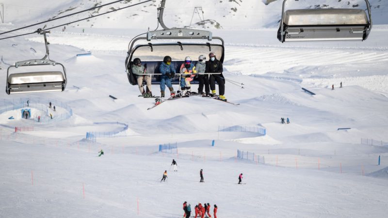 Die Schweiz fährt Ski – Deutsche Skigebiete befürchten bis 400 Millionen Euro Verluste