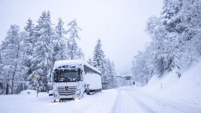 Chaos in Österreich und Norditalien durch Rekord-Neuschnee