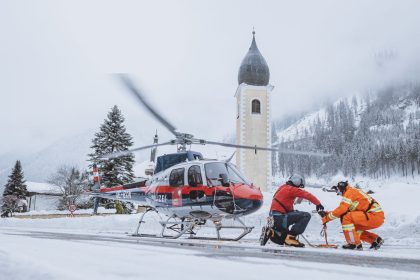 Fünf Tote bei Hubschrauber-Absturz  in den Alpen – Pilot überlebt schwerverletzt