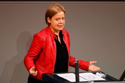 Bundestag debattiert über Impfstrategie – Linke: Vertrauen ist die „härteste Währung“