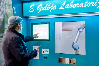 Lettland führt erste vollautomatische Coronavirus-Teststation ein