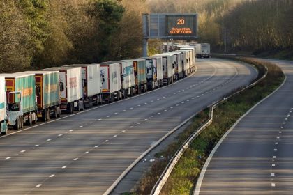 Lkw-Stau rund um Dover löst sich allmählich auf