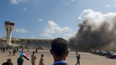Mindestens 26 Tote bei Explosionen nach Landung von Regierungsflugzeug im Jemen