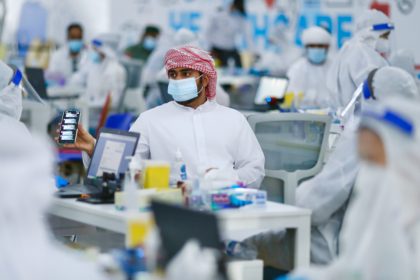 Abu Dhabi beginnt mit Massenimpfungen gegen SARS-CoV-2