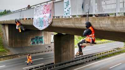 Karlsruhe: Abseilaktion gegen Autobahnausbau A49 bleibt verboten
