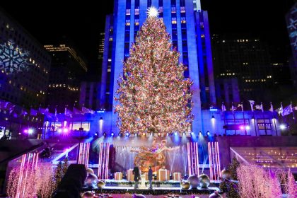 Lichter am Rockefeller-Weihnachtsbaum angezündet