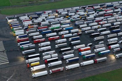 Dover: Rund 4.000 Lkw gestrandet – Weiterfahrt nur nach negativem Coronatest